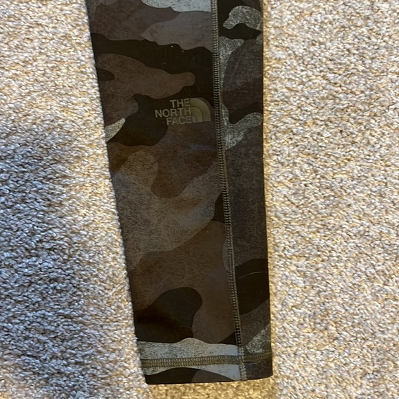 The North Face Small Green Camo Leggings with Pockets, Used-Good - Picture 7 of 9